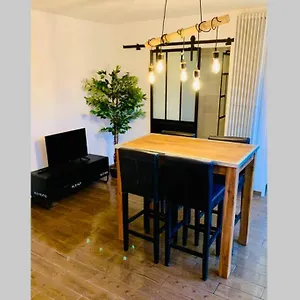 https://studio-centre-de-hyeres-pour-4-personnes-piscine-et-tennis.fr-provencehotel.com